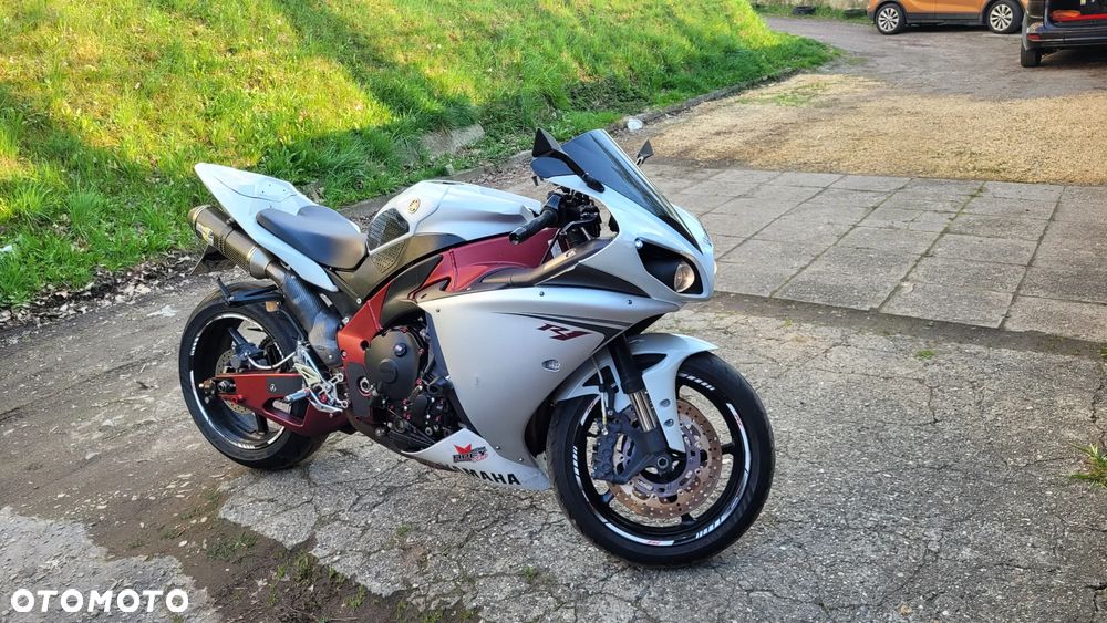 Yamaha R1 - 1