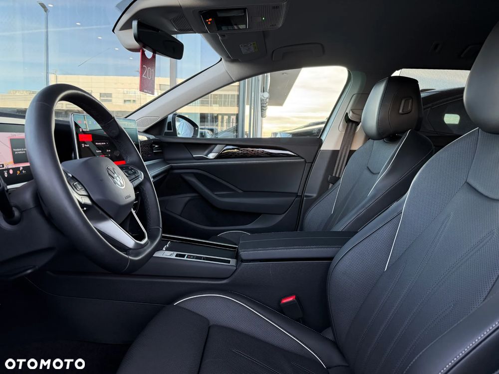 Volkswagen Passat 2.0 TDI SCR Elegance DSG - 20