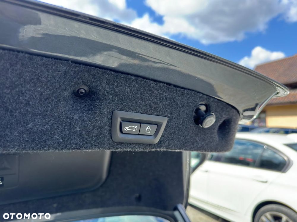 BMW Seria 5 528i xDrive - 16