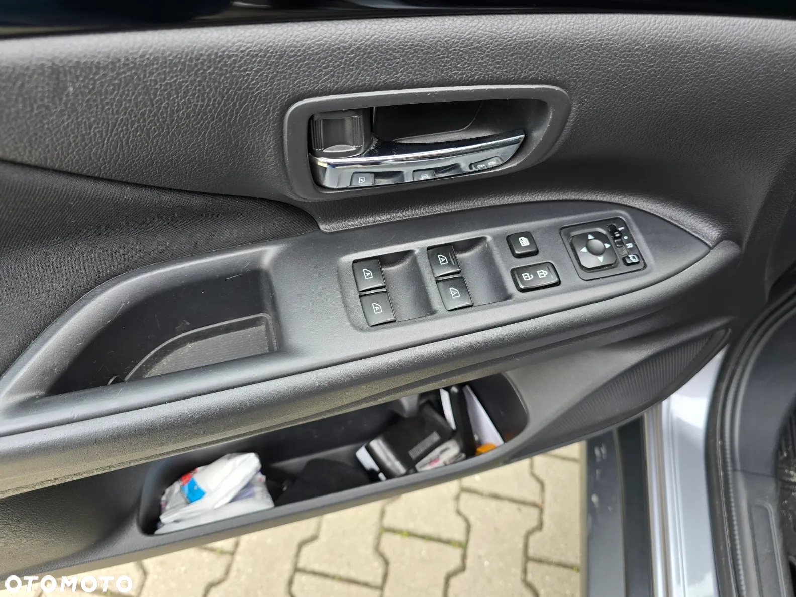 Mitsubishi Outlander 2.0 Instyle + 4WD CVT - 8