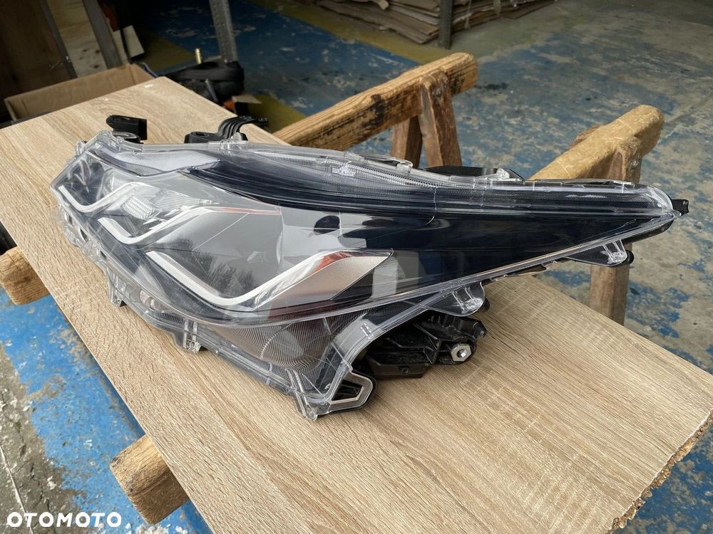 LAMPA PRZEDNIA LEWA TOYOTA COROLLA E21 SEDAN SOCZEWKA 81150-02T31-00 - 2