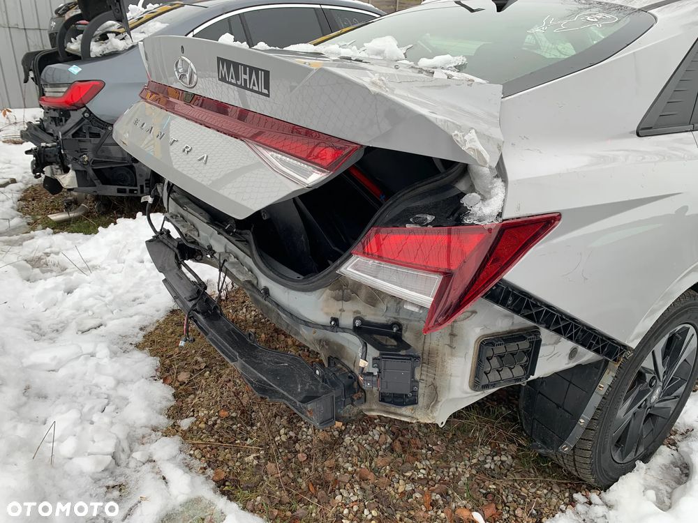 Hyundai Elantra - 17