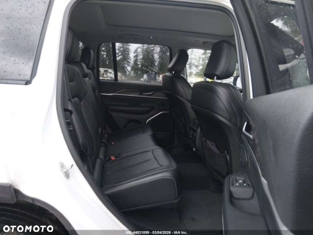 Jeep Grand Cherokee - 13