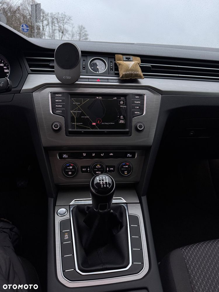 Volkswagen Passat 1.6 TDI BMT Trendline - 17