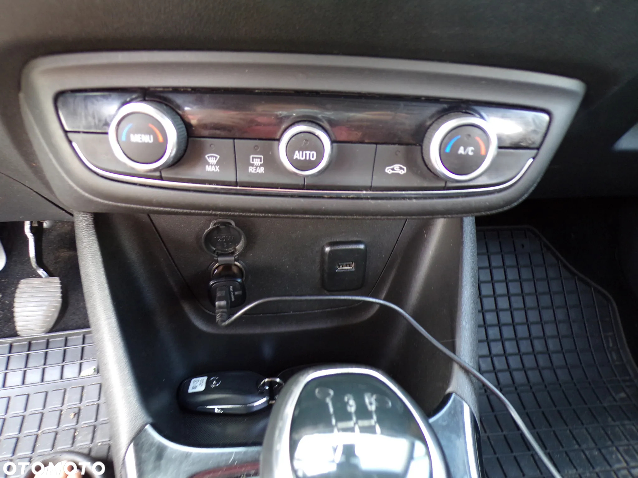 Opel Crossland X - 12