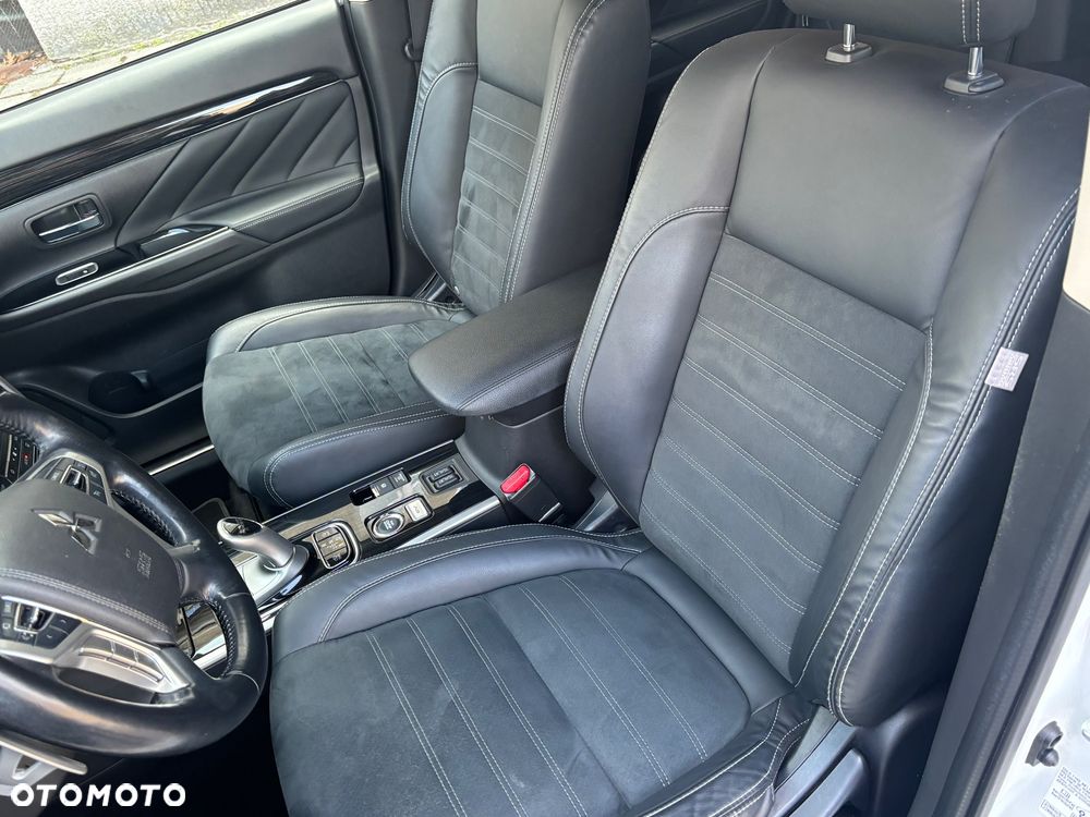 Mitsubishi Outlander 2.0 4WD Top - 22