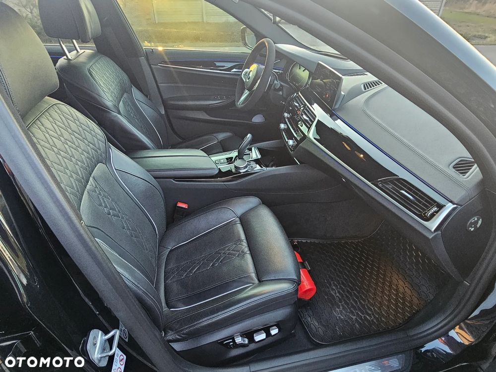 BMW Seria 5 M550i xDrive sport - 8