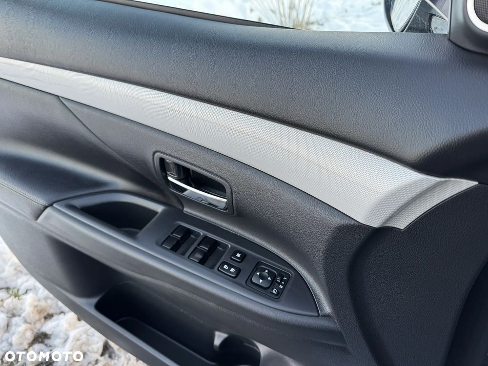 Mitsubishi Outlander 2.0 4WD Top - 30