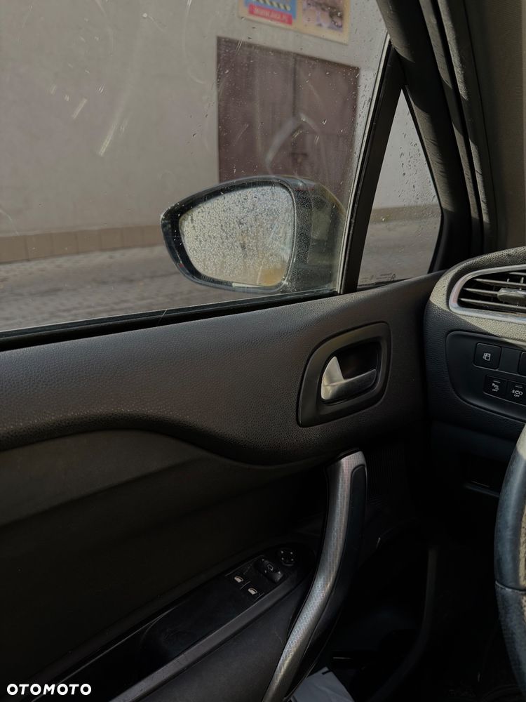 Citroën DS4 1.6 e-HDi SoChic MCP - 21