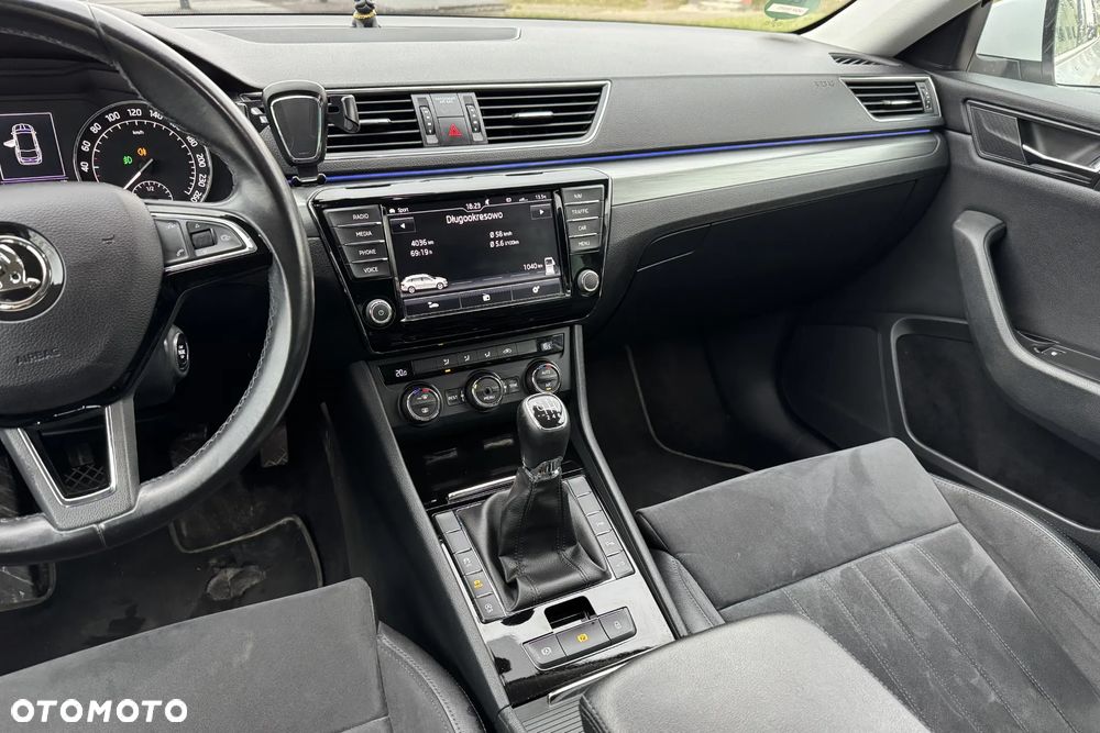 Skoda Superb 2.0 TDI Sportline - 10