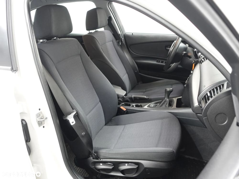 BMW Seria 1 116i - 26