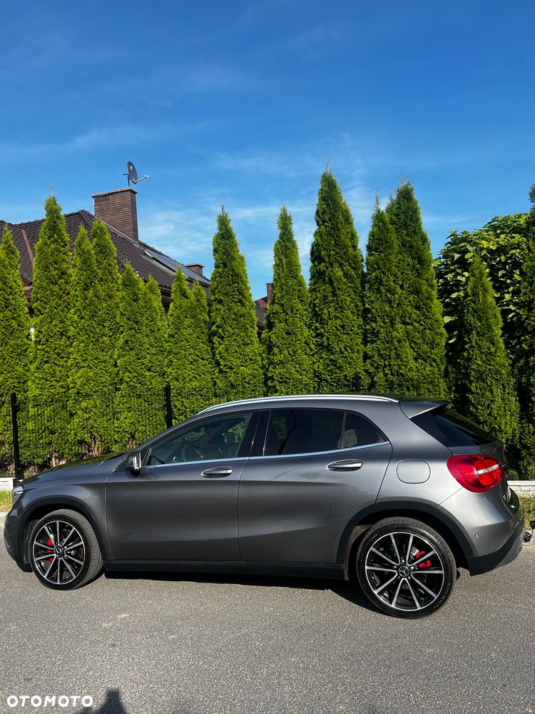 Mercedes-Benz GLA 220 CDI 4Matic 7G-DCT AMG Line - 2