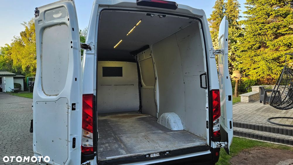 Iveco Daily 35S17 3,0D 170KM I Właściciel L2H2 Średniak Hak 3,5T Webasto Klima Fotel Bujany - 32