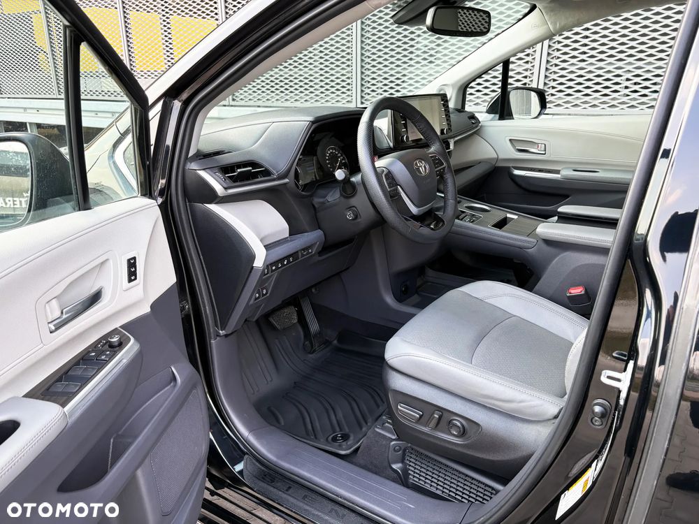 Toyota Sienna - 15