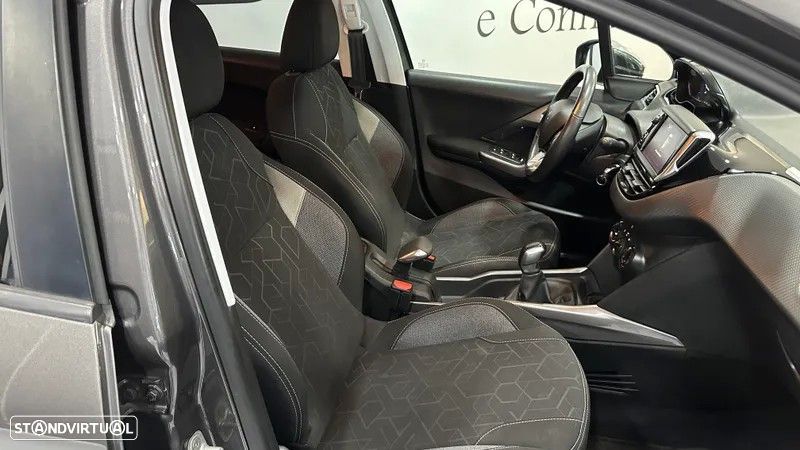 Peugeot 2008 1.6 BlueHDi Style - 42