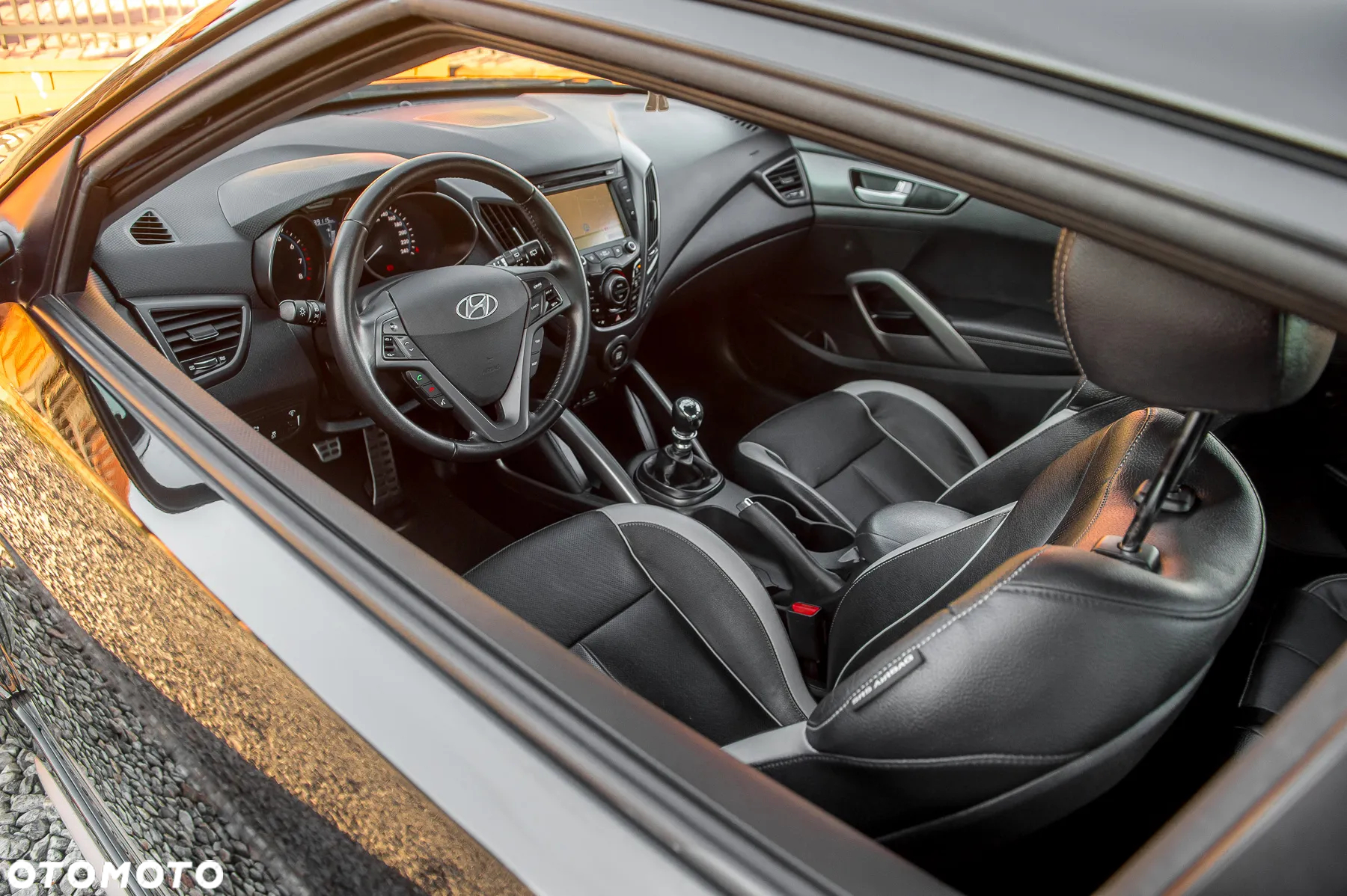 Hyundai Veloster 1.6 Turbo Premium - 23