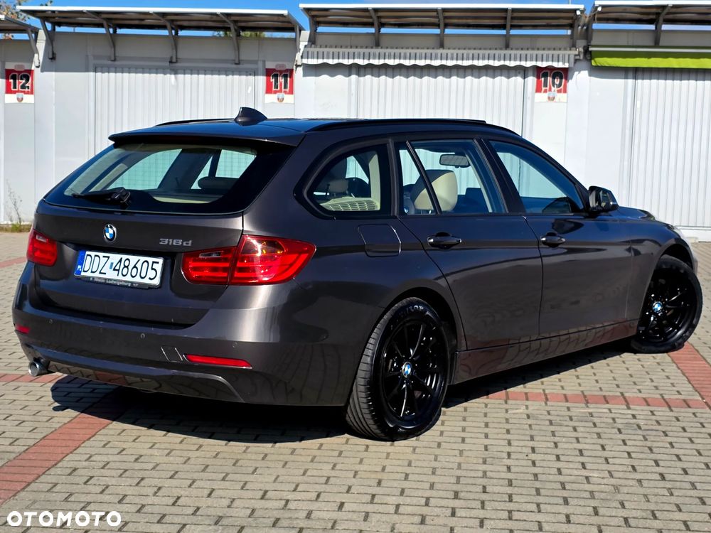BMW Seria 3 318d DPF Touring Edition Exclusive - 4
