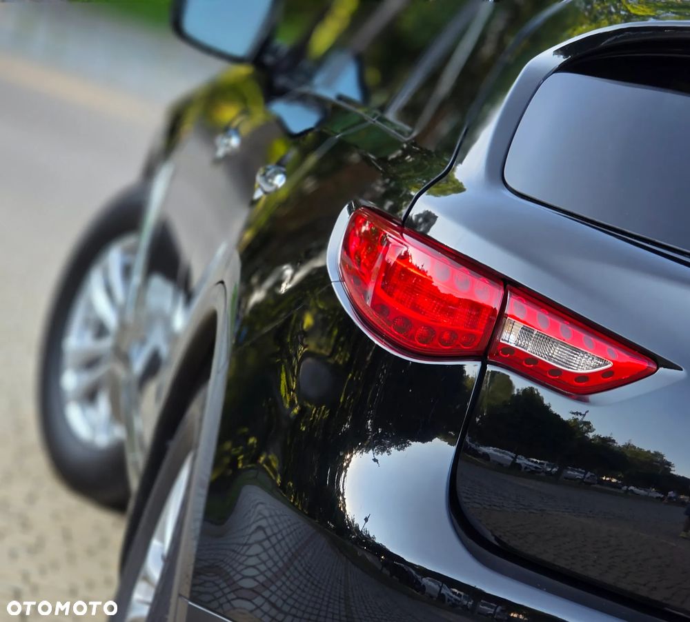 Infiniti QX70 3.7 GT - 11