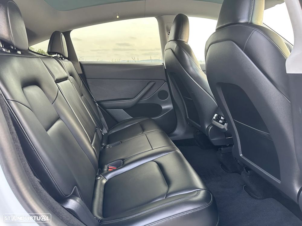 Tesla Model Y Long-Range RWD - 14