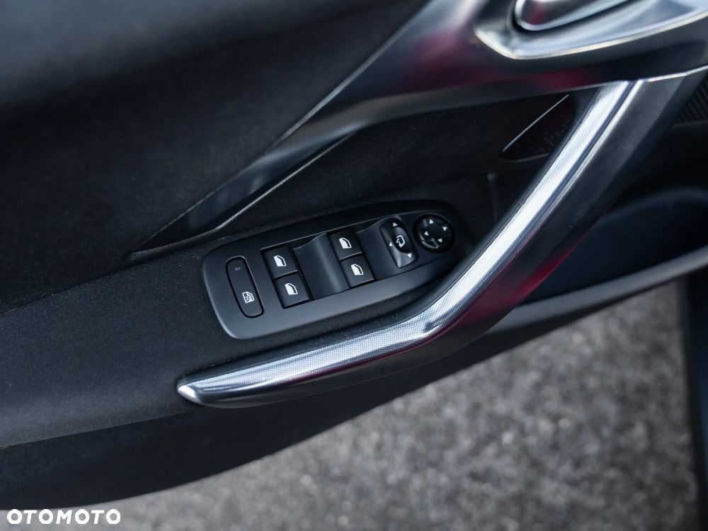 Peugeot 2008 1.2 Pure Tech Allure S&S - 39