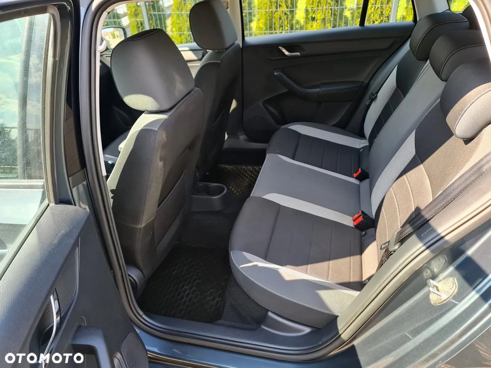 Skoda RAPID Spb 1.2 TSI Ambition - 12