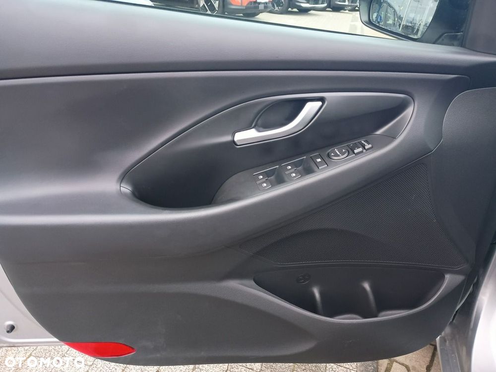 Hyundai i30 1.5 T-GDI 48V Smart - 13