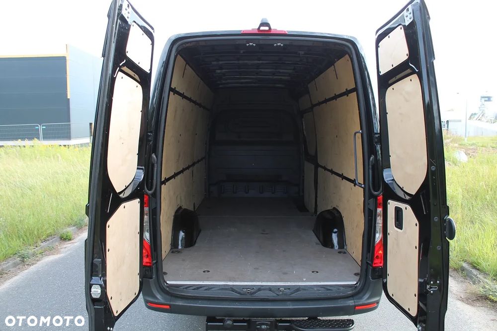 Mercedes-Benz Sprinter - 30