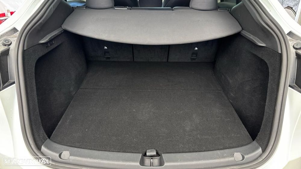 Tesla Model Y Long Range Dual Motor AWD - 9
