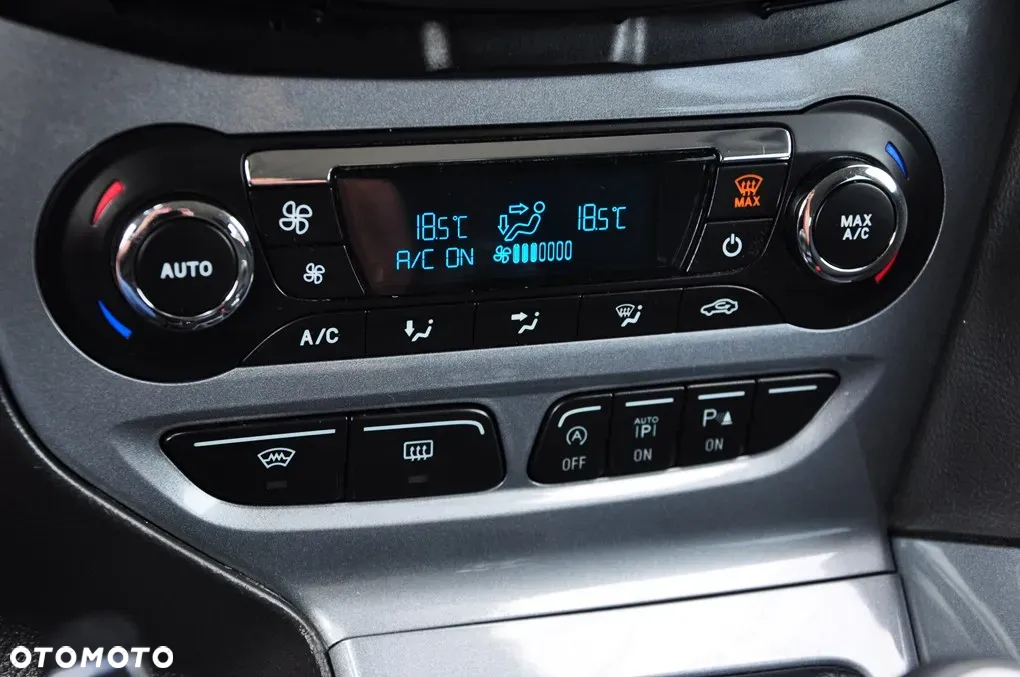 Ford Focus 1.6 EcoBoost Titanium - 36