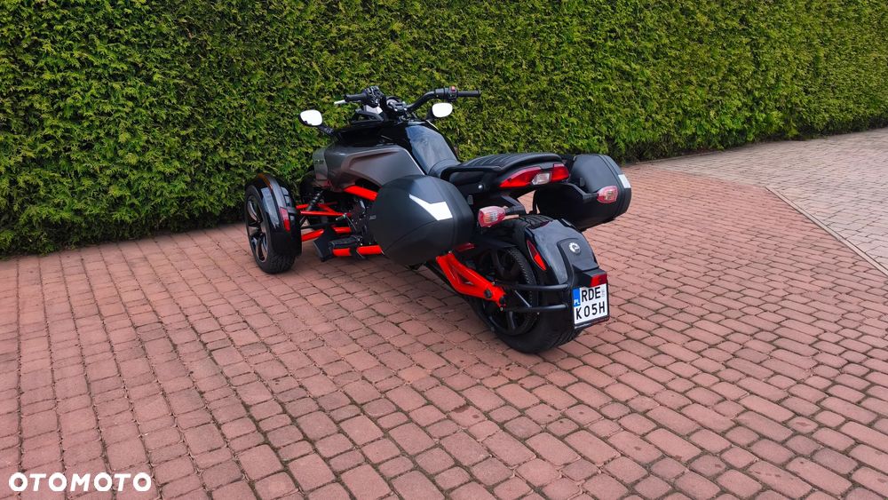 Can-Am Spyder - 10