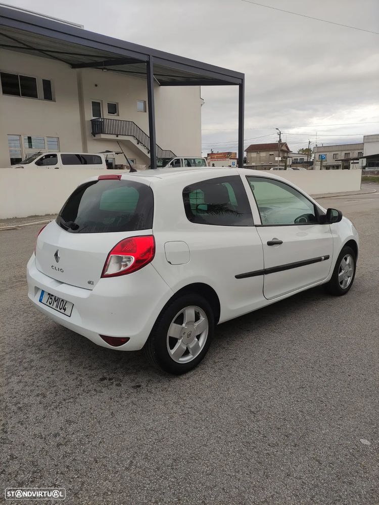 Renault Clio - 1