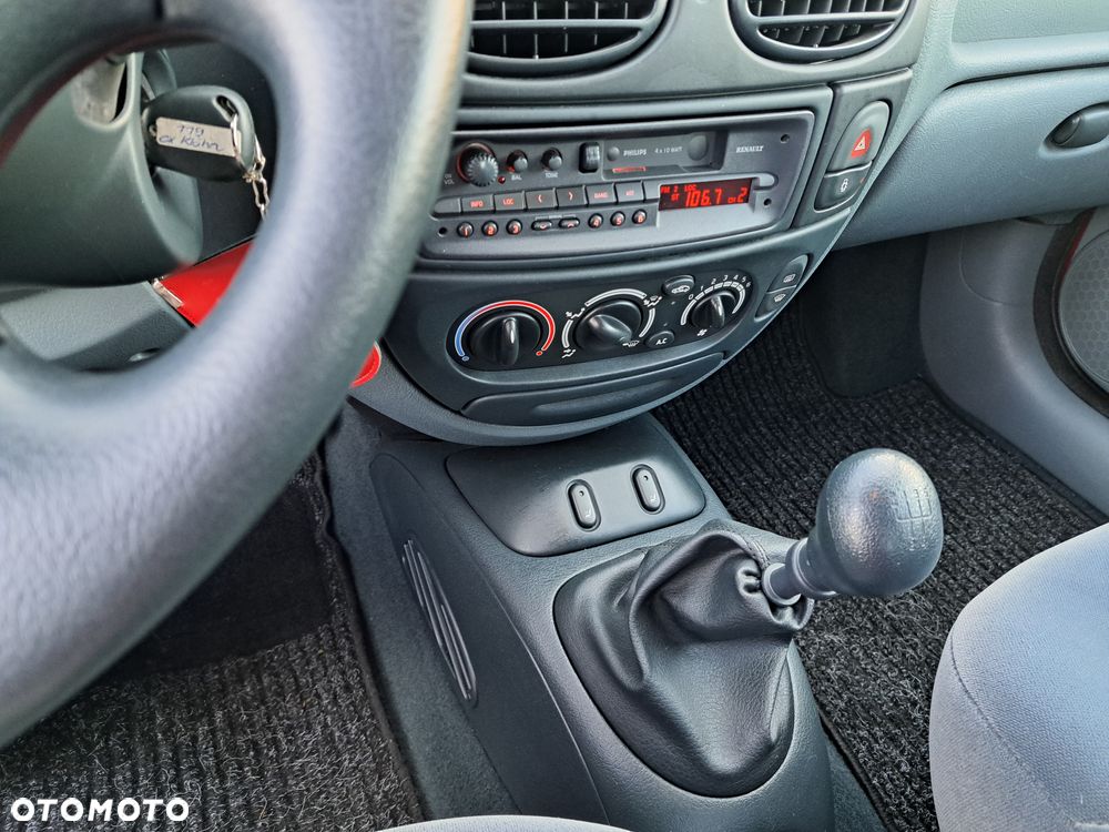 Renault Megane 2.0 RT - 29