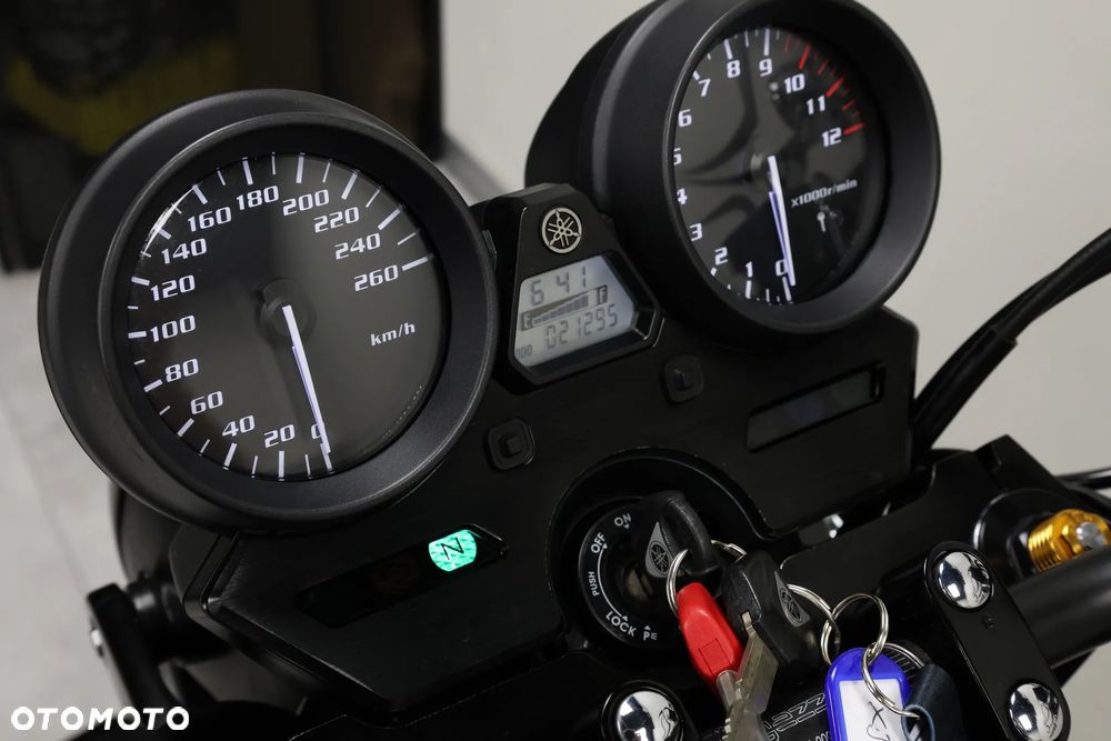 Yamaha XJR - 18