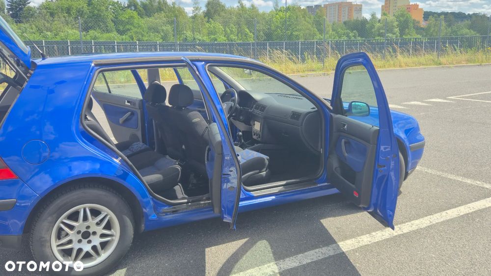 Volkswagen Golf 1.6 Comfortline - 12