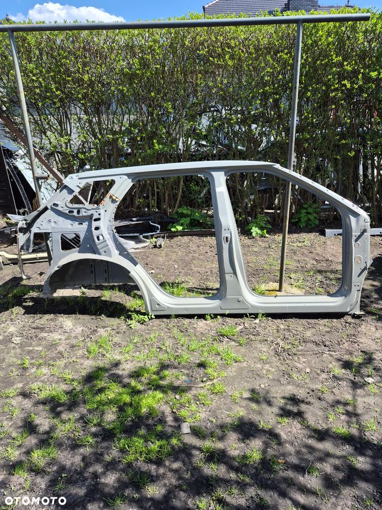 Jaecoo 7  prawy bok słupek próg 502003498AA - 1