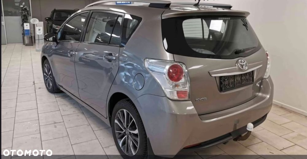 Toyota Verso - 4