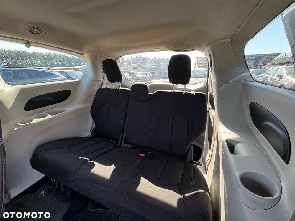 Chrysler Pacifica - 15