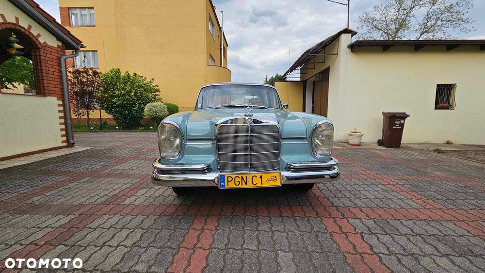 Mercedes-Benz W111 - 3