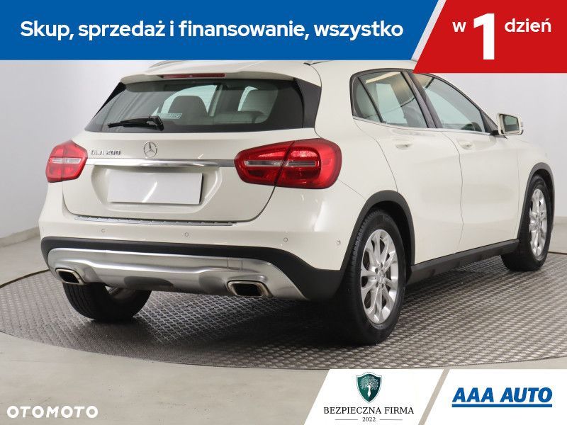 Mercedes-Benz GLA - 6