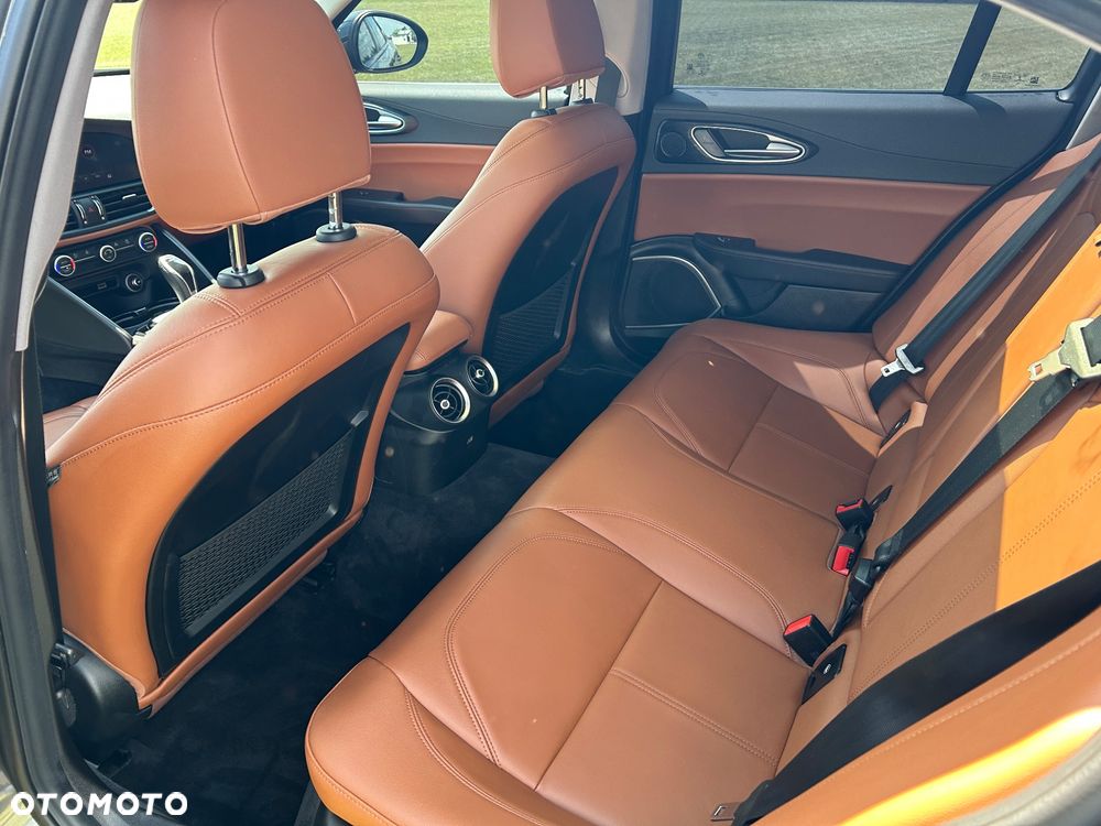 Alfa Romeo Giulia 2.0 Turbo TI Q4 - 19