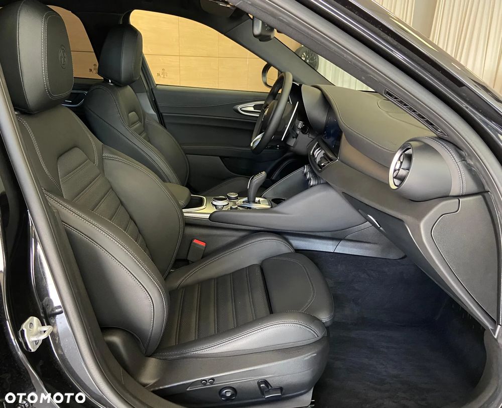 Alfa Romeo Giulia 2.0 Turbo Veloce Q4 - 13