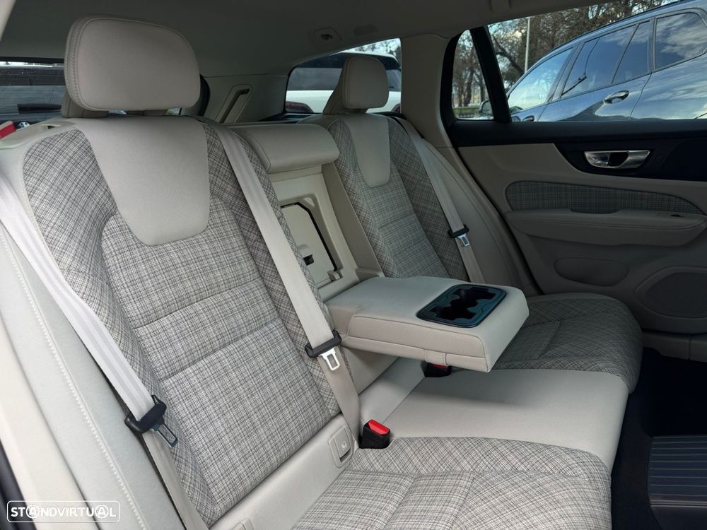 Volvo V60 2.0 T6 AWD TE Essential - 21