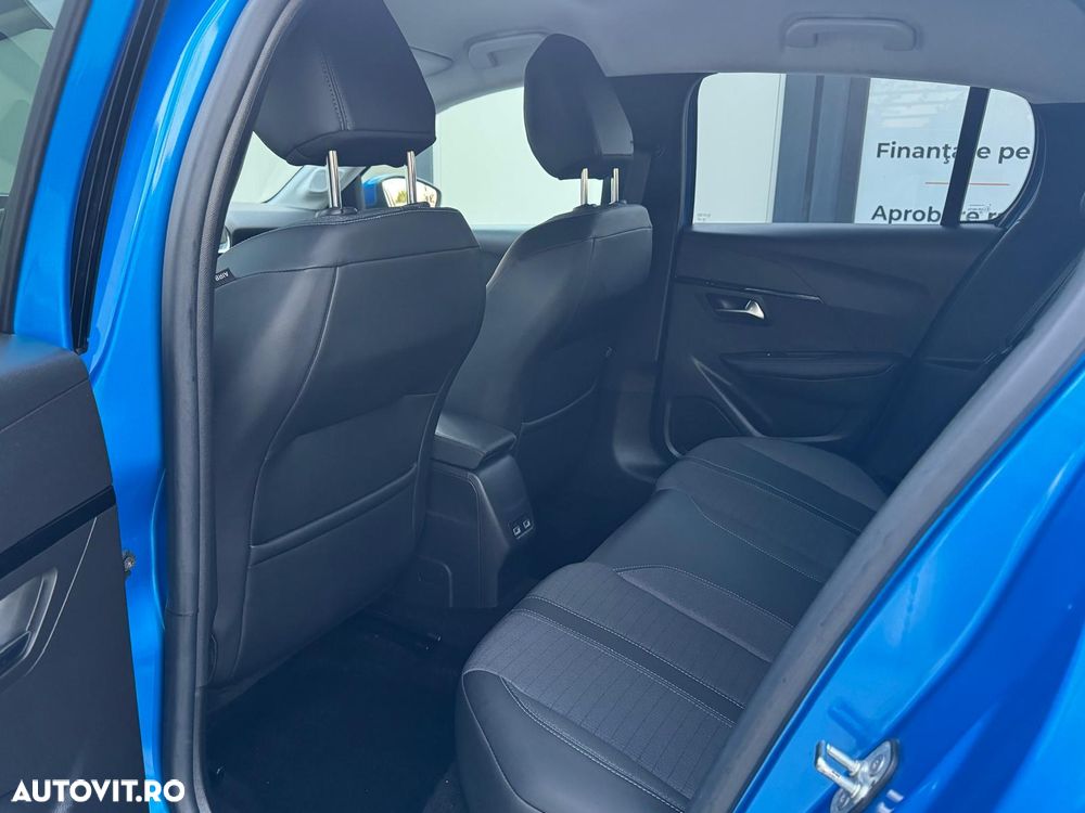 Peugeot 208 - 16