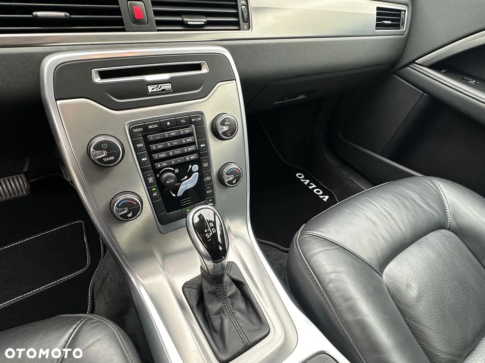 Volvo V70 D4 Geartronic Summum - 13