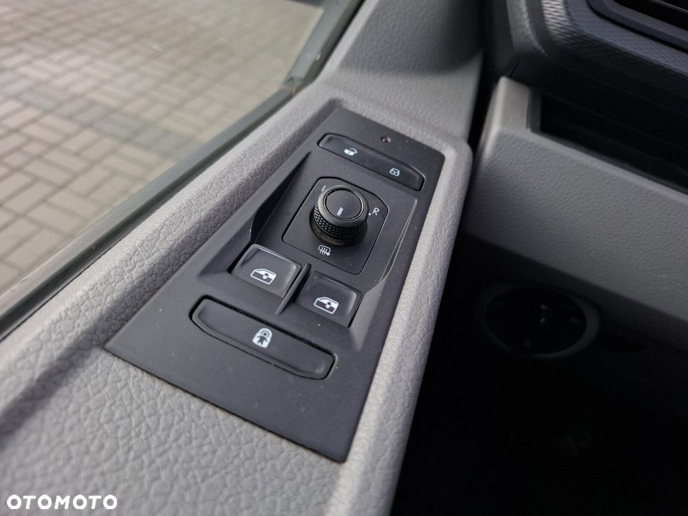 Volkswagen Transporter CARAVELLE 2.0 TDI 110KM - 15