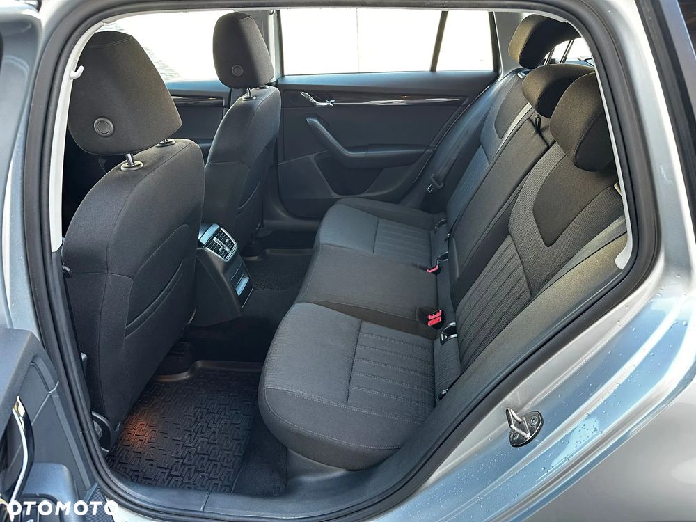 Skoda Octavia 2.0 TDI Style DSG - 10