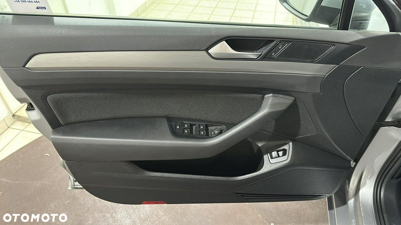 Volkswagen Passat - 14