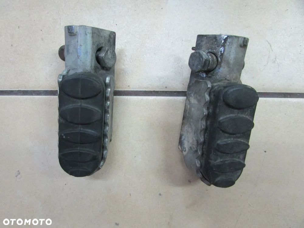 DERBI SENDA SM 125 05 r. podnóżki - 2