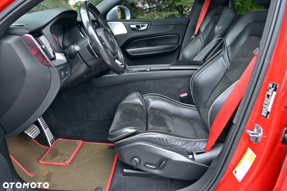Volvo XC 60 T5 AWD R-Design - 11
