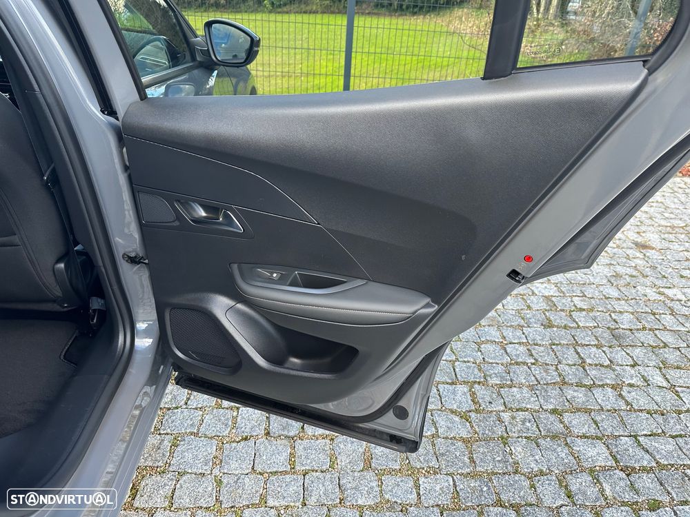 Peugeot 2008 1.2 PureTech Allure Pack - 17